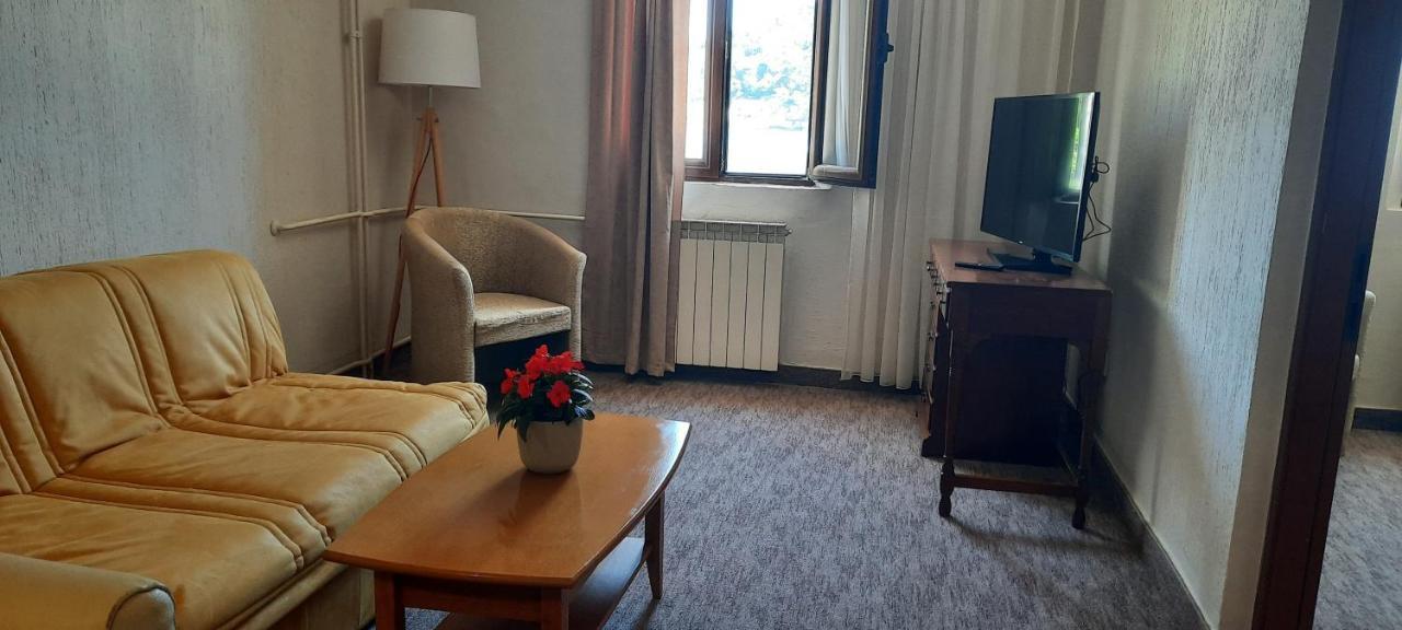 Petrovac Ambassador Apartments מראה חיצוני תמונה