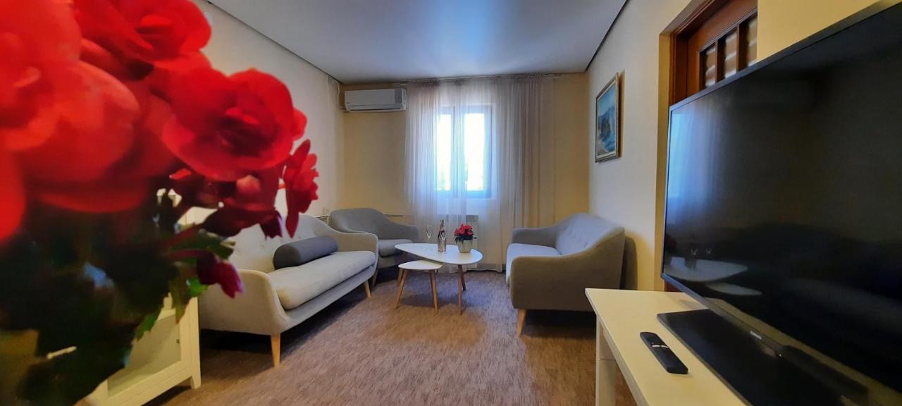 Petrovac Ambassador Apartments מראה חיצוני תמונה