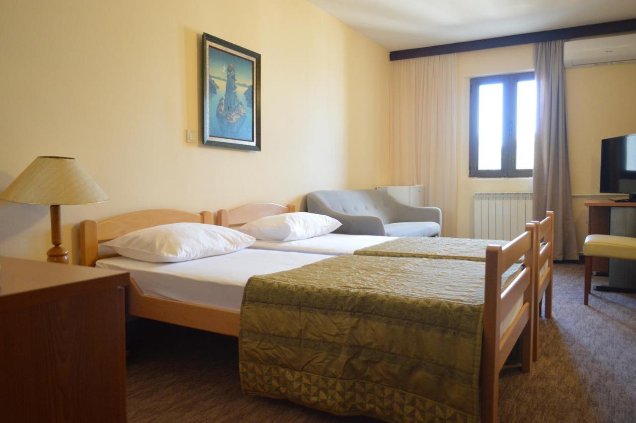 Petrovac Ambassador Apartments מראה חיצוני תמונה