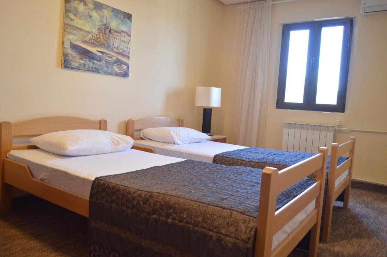 Petrovac Ambassador Apartments מראה חיצוני תמונה