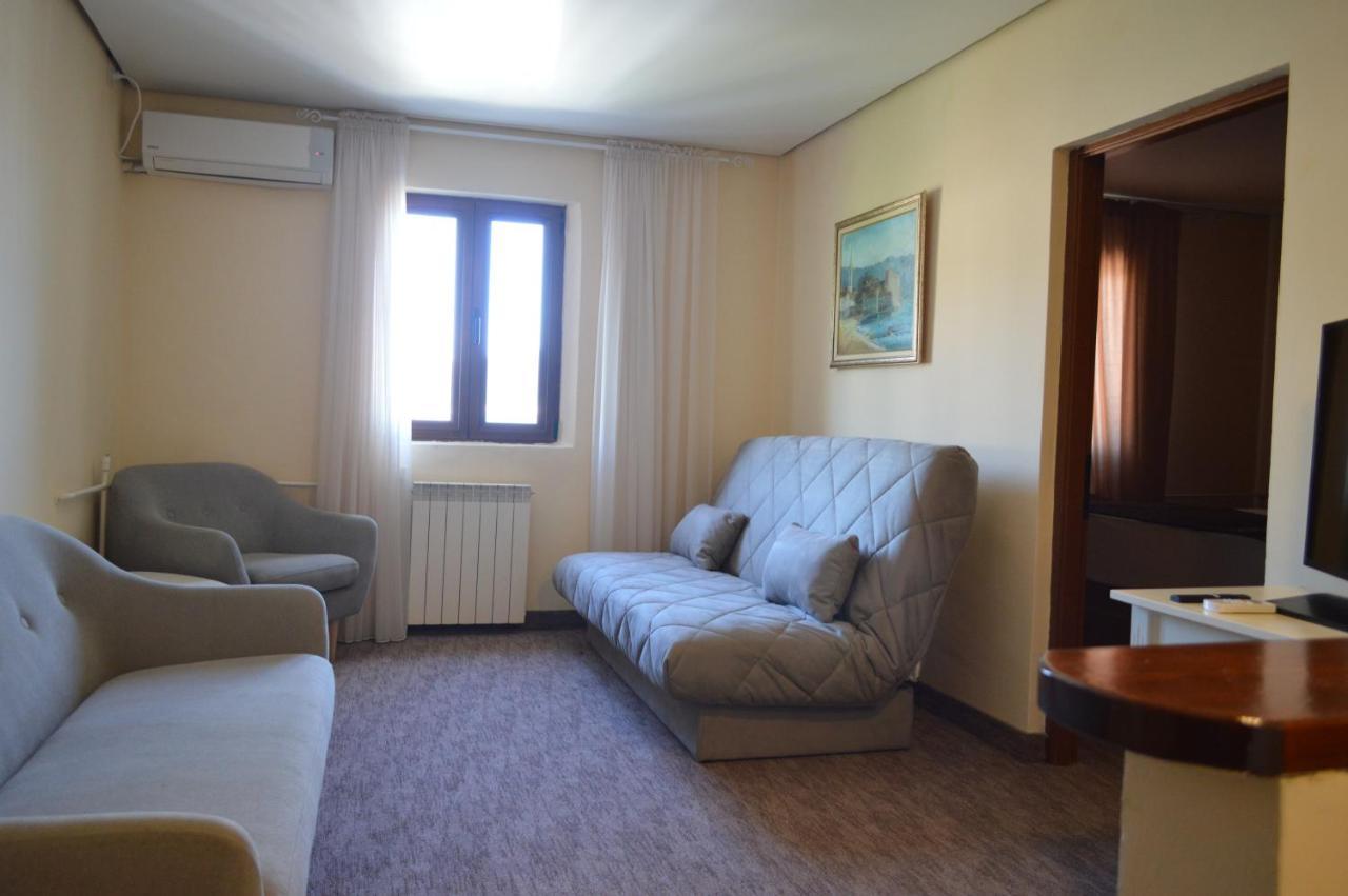 Petrovac Ambassador Apartments מראה חיצוני תמונה